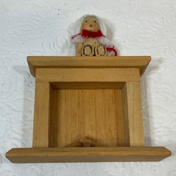 VTG Handmade Wooden Fireplace w/Girl Doll Sitting on Mantle Christmas Ornament - Picture 9 of 11